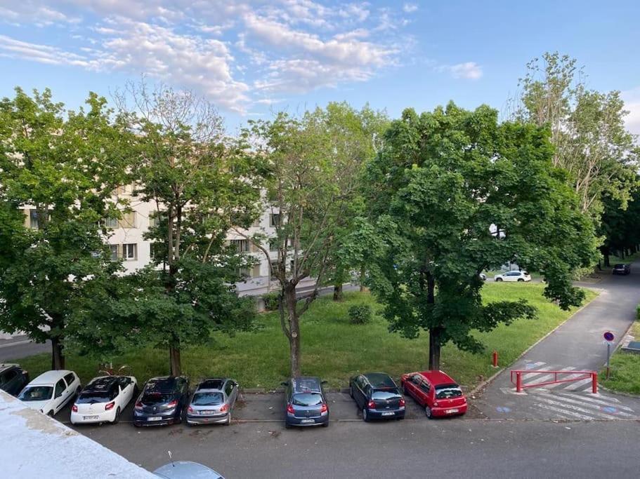 Joli Appartement Proche Metro Лион Экстерьер фото