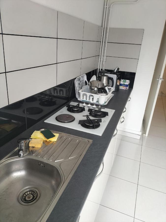 Joli Appartement Proche Metro Лион Экстерьер фото
