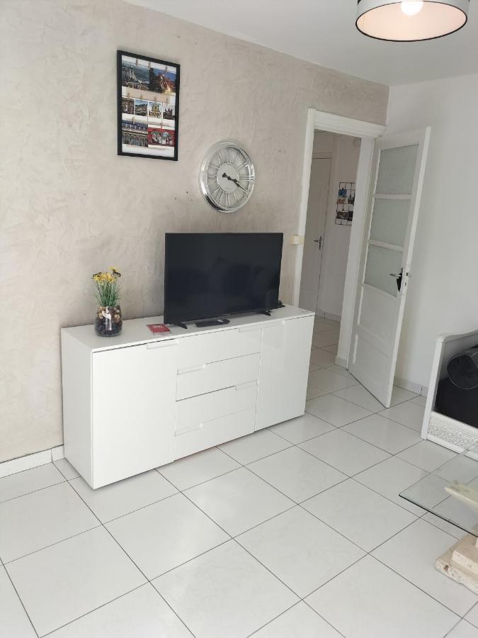 Joli Appartement Proche Metro Лион Экстерьер фото