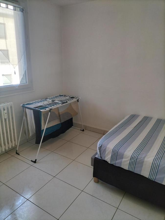 Joli Appartement Proche Metro Лион Экстерьер фото