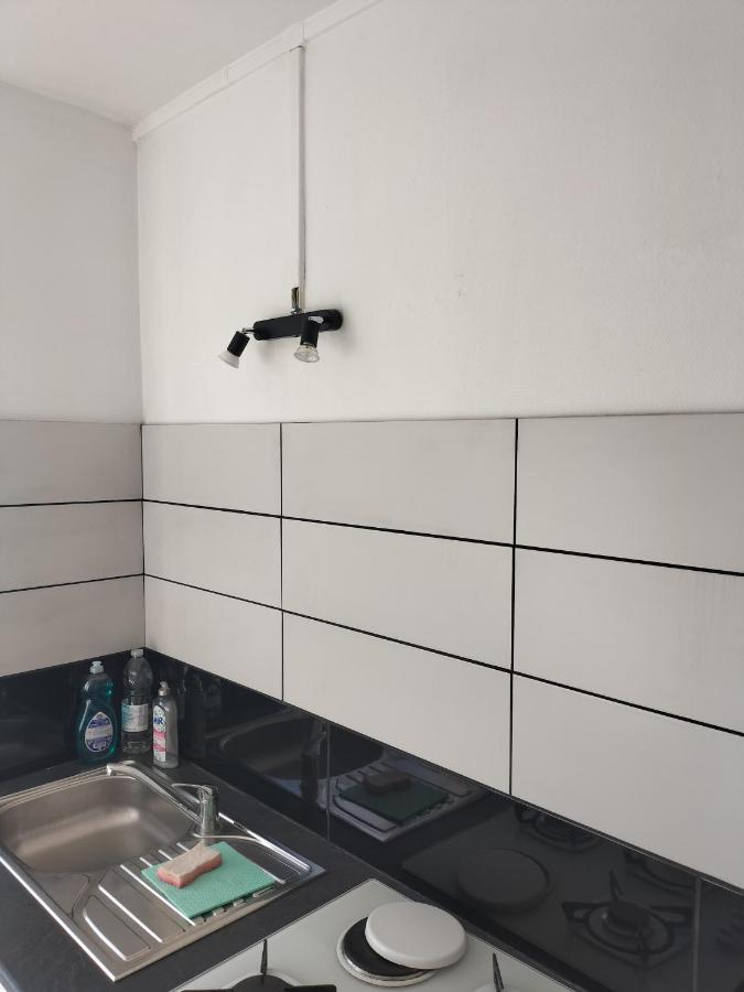 Joli Appartement Proche Metro Лион Экстерьер фото